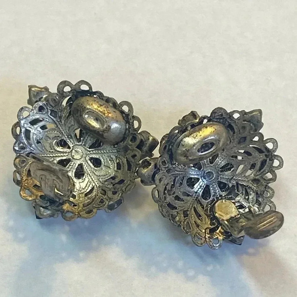 SILVER AND PURPLE VINTAGE CLIP ON EARRINGS. 💜💜💜 - Picture 7 of 8